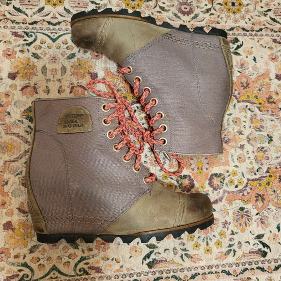 SOREL PDX Lace Wedge BootieSize 7Brown Gray with Red Laces